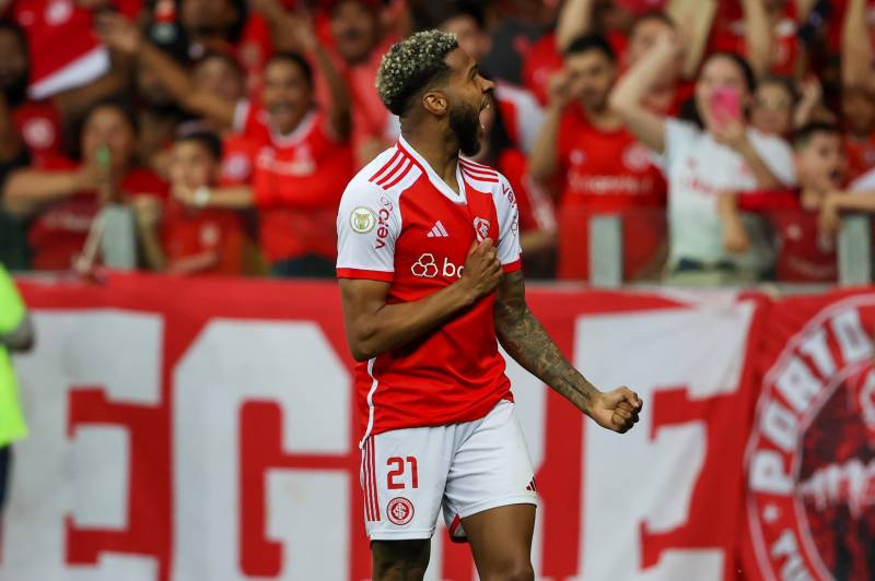 Inter bate o Vitória no Beira-Rio e alcança pontuação de G-6