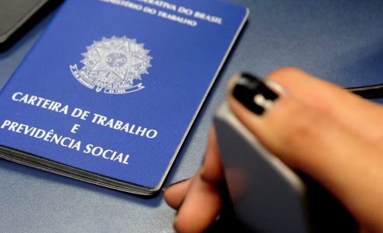 Desemprego cai a 6,2% no trimestre terminado em outubro, o menor patamar da história