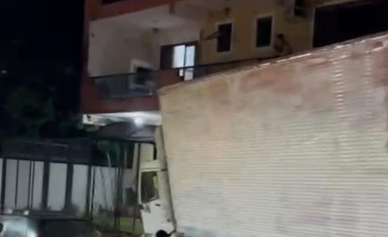 Caminhão desgovernado atinge veículos em Santo Ângelo