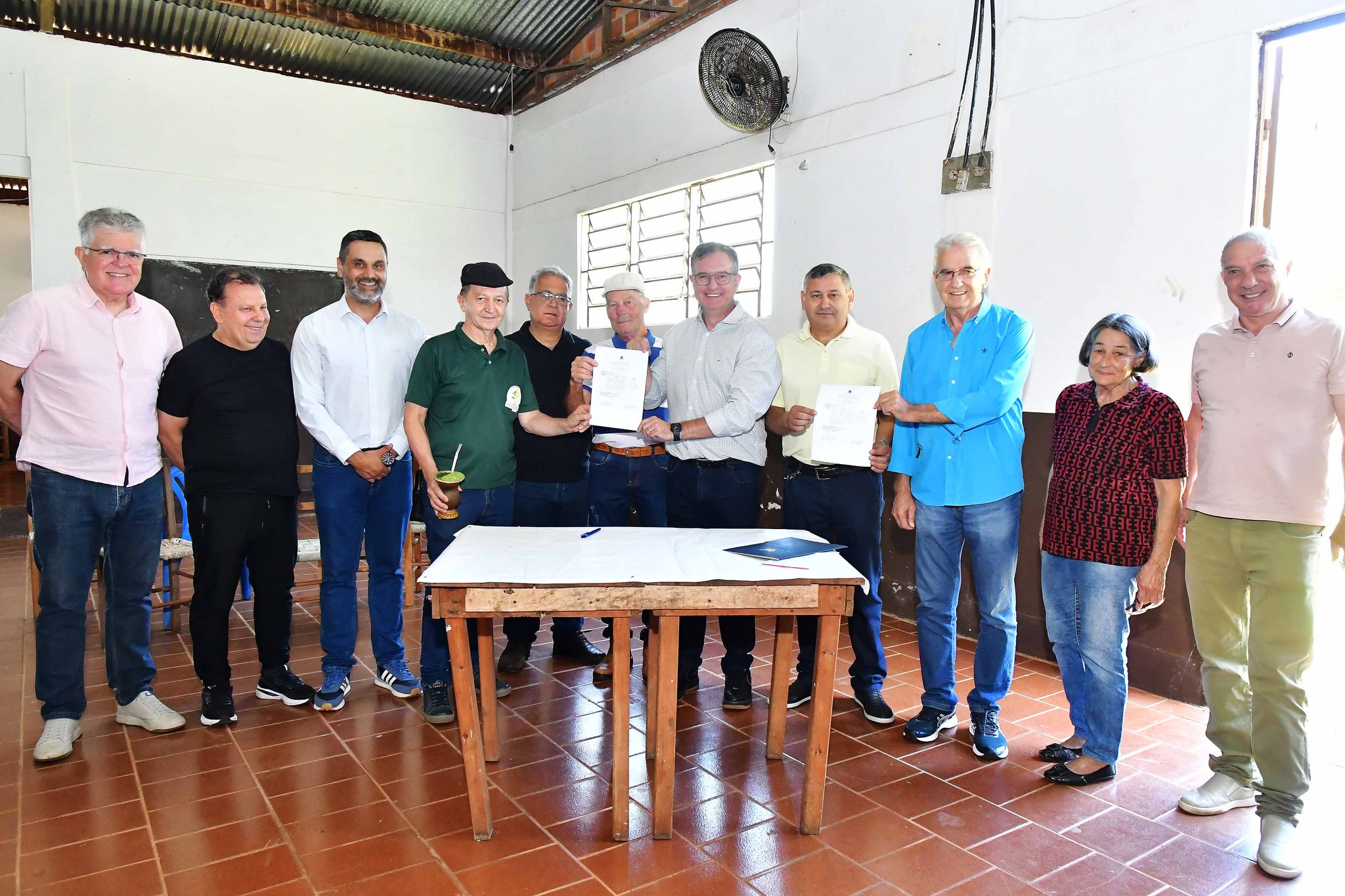 Contrapartida do município garante 1,2km de asfalto no interior