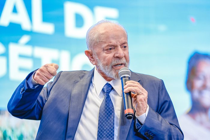 Lula deve ficar internado por uma semana, mas não pretende se afastar formalmente do cargo