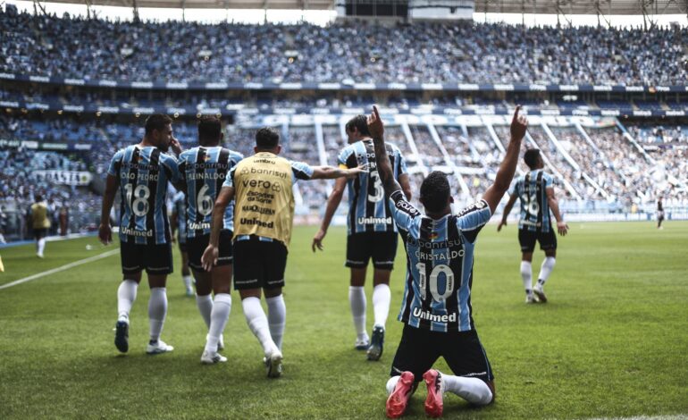 Grêmio vence o São Paulo e garante permanência na Série A do Brasileirão