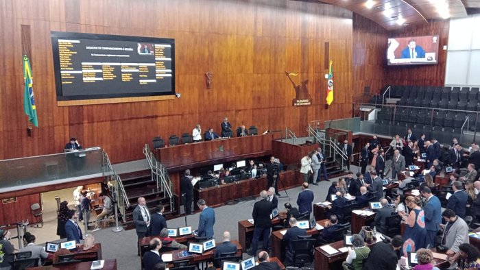 Assembleia aprova reajuste de 5,25% do salário mínimo regional