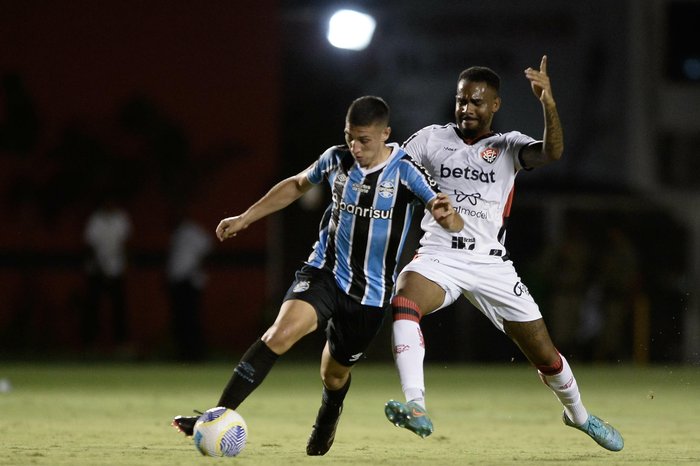 Grêmio empata com o Vitória, mas ainda pode garantir vaga na Sul-Americana nesta quinta