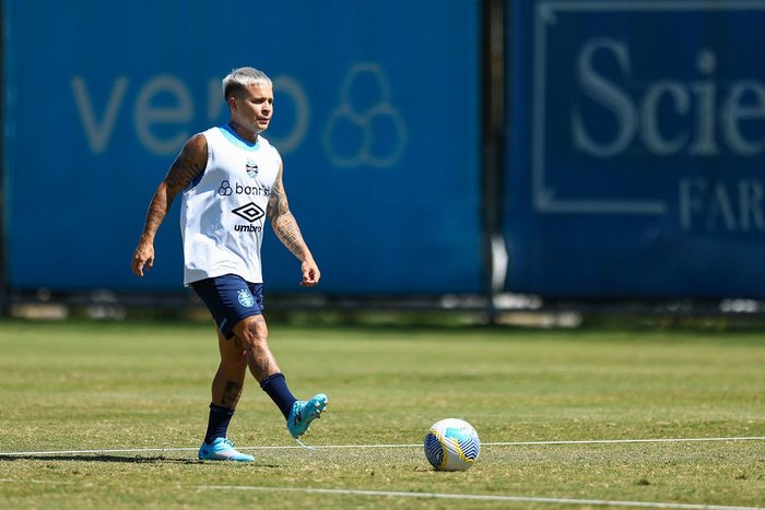 Com Soteldo, Diego Costa e Geromel, Grêmio inicia preparação para jogo contra o Corinthians
