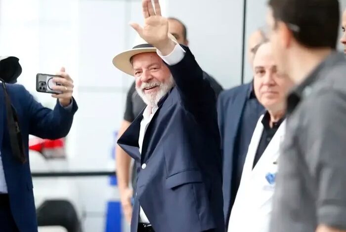 Após tomografia, Lula é liberado para voltar a Brasília nesta quinta-feira
