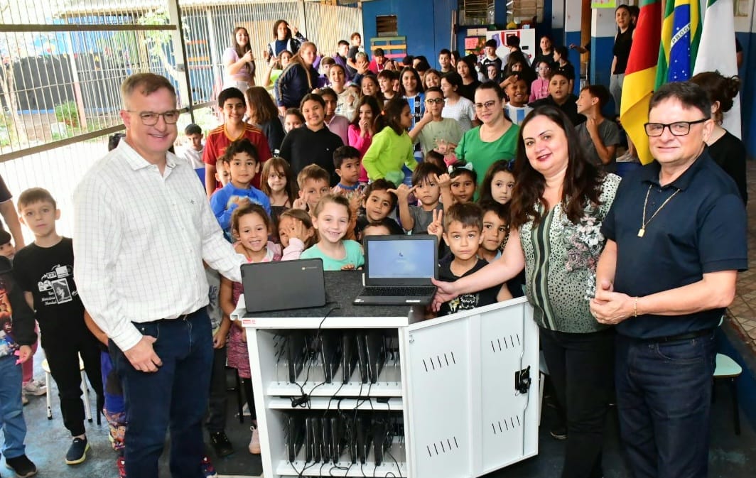 Inaugurado Laboratório de Informática da Escola Municipal Antônio Manoel