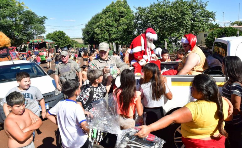 Caravana da Central do Bem entrega três mil brinquedos nos bairros