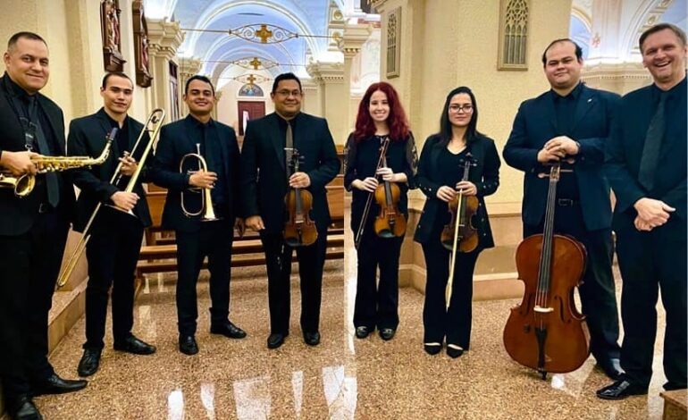 Orquestra Monte Castelo domingo no Brique da Praça em Santo Ângelo