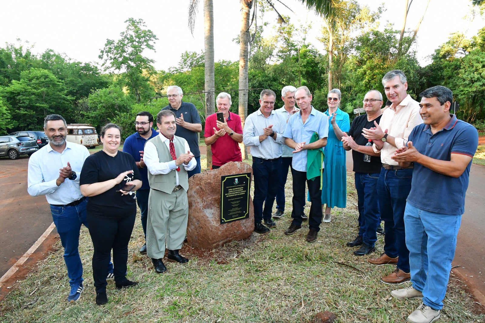 Acesso asfáltico ao Parque das Oliveiras e videomonitoramento são inaugurados