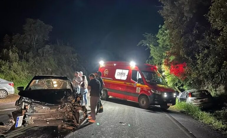 Acidente envolvendo três veículos deixa 14 feridos, em Sarandi