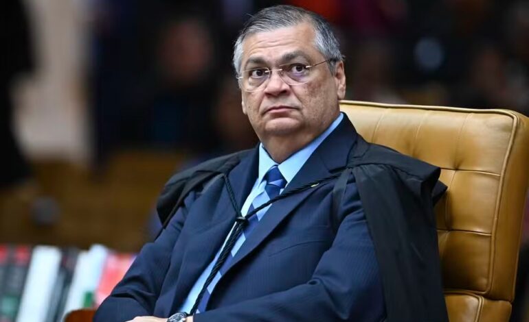 Dino determina suspensão do pagamento de R$ 4,2 bilhões em emendas e pede investigação