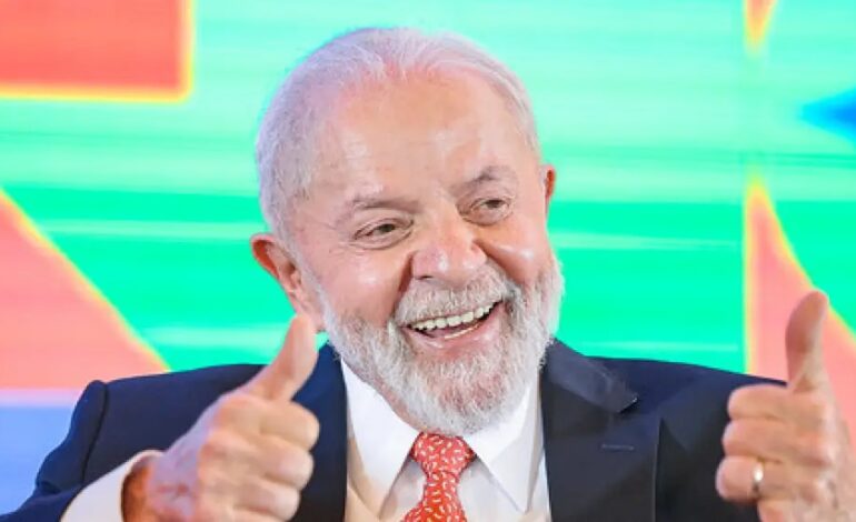 Lula está lúcido e orientado, sob cuidados semi-intensivos, diz boletim médico