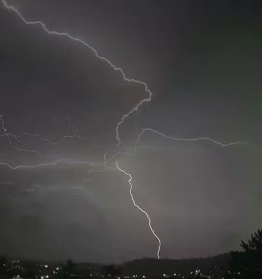 Observatórios registram mais de 1,5 mil raios durante tempestades no RS