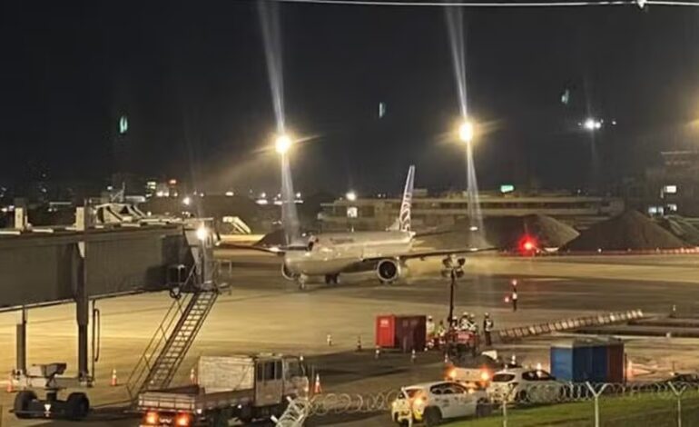 Primeiro voo internacional da retomada do Aeroporto Salgado Filho pousa após sete meses da enchente no RS