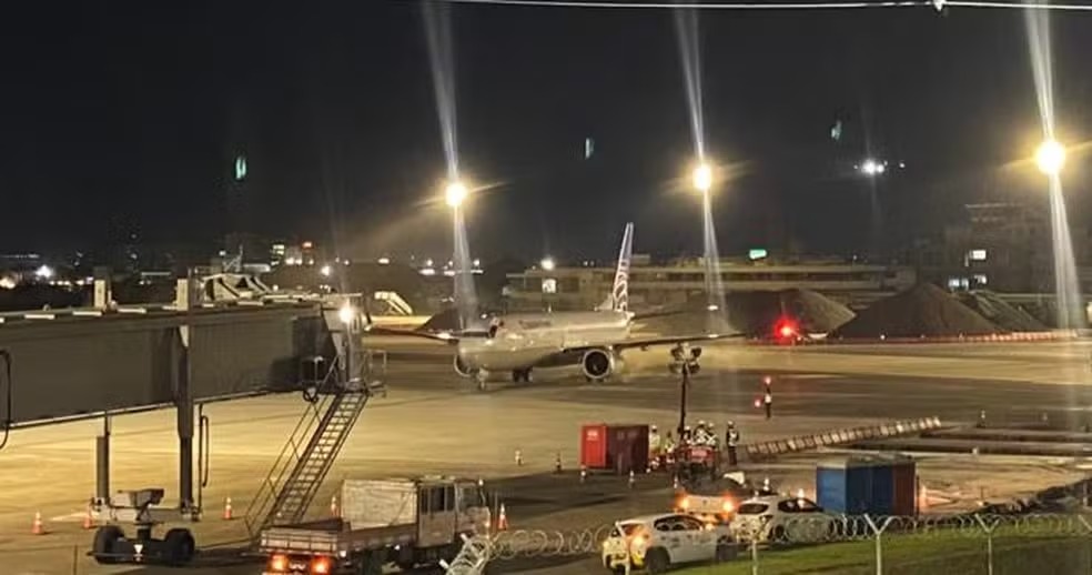 Primeiro voo internacional da retomada do Aeroporto Salgado Filho pousa após sete meses da enchente no RS