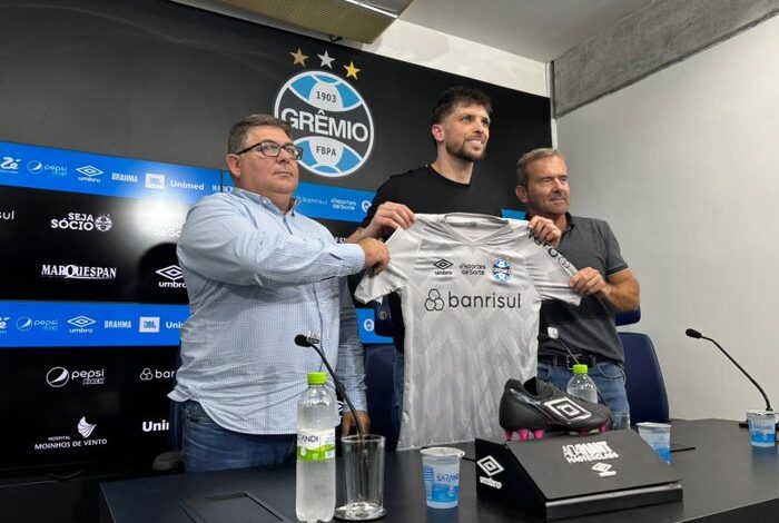 Tiago Volpi é apresentado pelo Grêmio: “Conheço a história do clube”