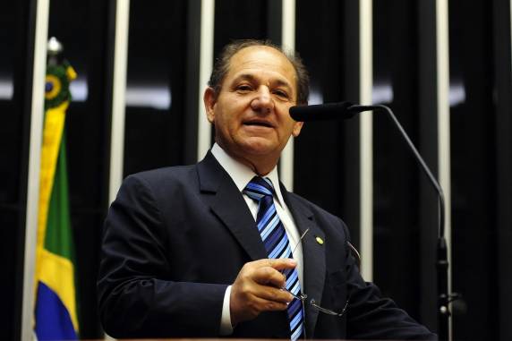 Saiba quem é o suplente que assume o mandato de Eduardo Bolsonaro após período de licença