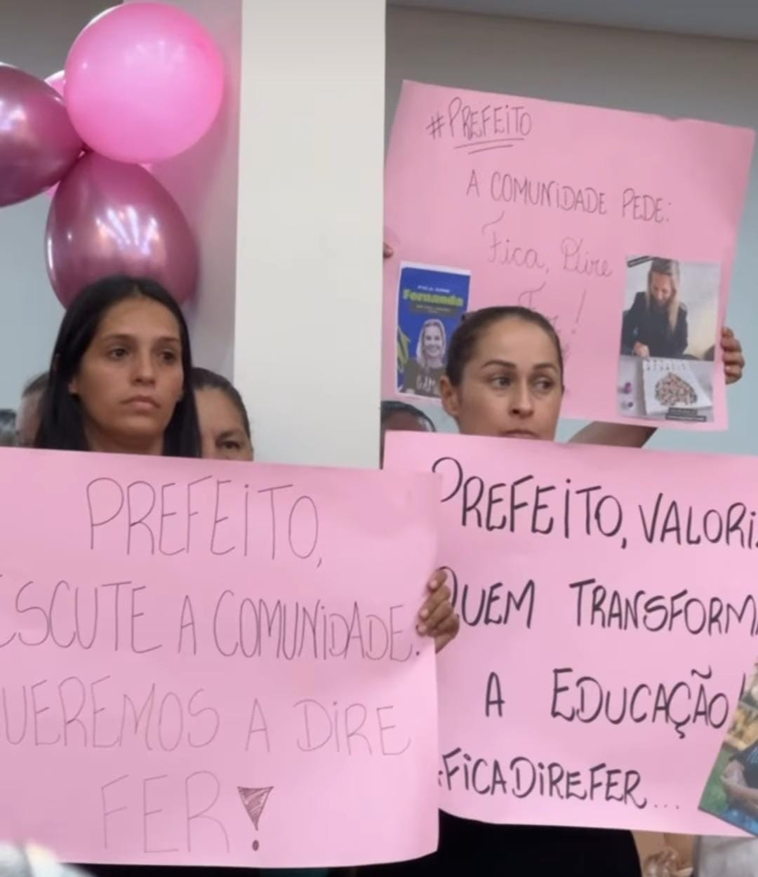 Pais protestam por troca de diretores de escolas municipais