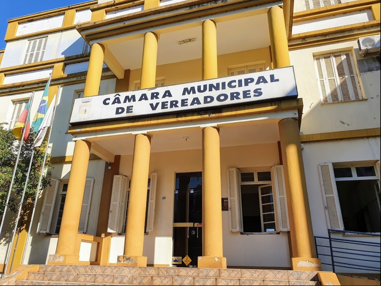 Vereadores de Santa Rosa aprovam por unanimidade a criação do cargo de Diretor de Gabinete do Vice-prefeito com salário mensal superior a R$8 mil reais