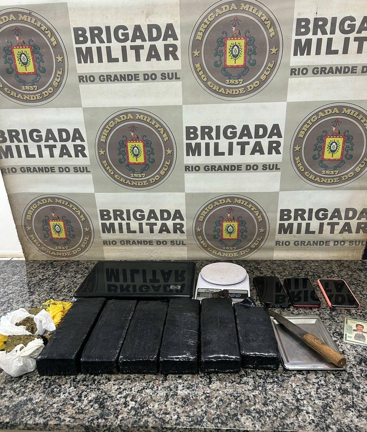 BM prende cinco por tráfico de drogas em Santo Ângelo