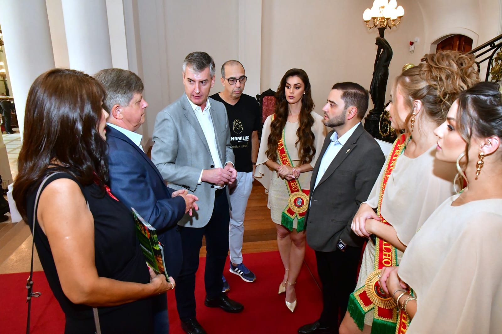 Fenamilho faz entrega de convites na Assembleia, ao vice-governador e veículos de comunicação