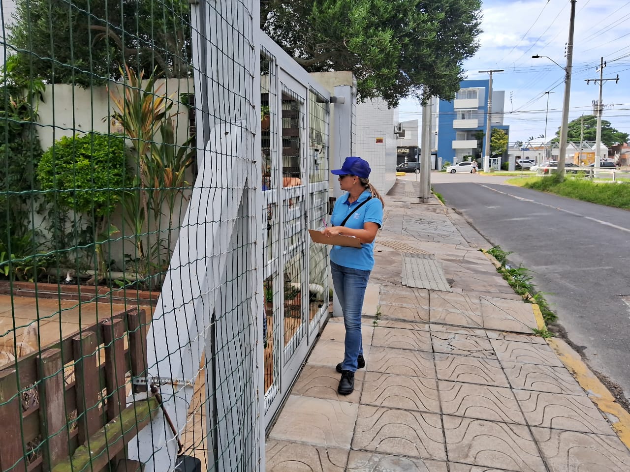 Corsan visita residências para informar sobre novas obras de esgoto