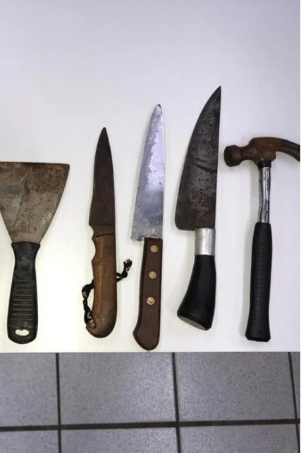 Três homens são presos por suspeita de torturar mulheres dentro de casa em Porto Alegre