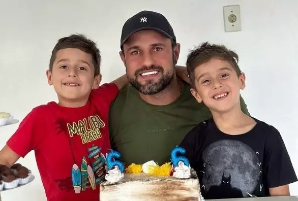 Pai e gêmeos de 6 anos morrem após acidente em estrada do RS