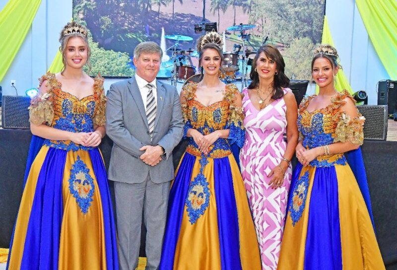 Reinado da 21ª Fenamilho é oficializado em cerimônia de gala