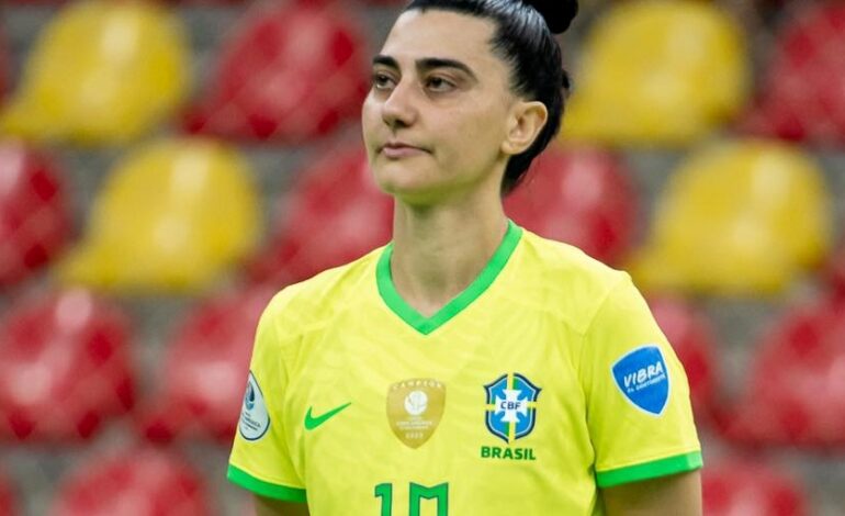 Santo-angelense Luciléia Minuzzo é campeã da Copa América de Futsal