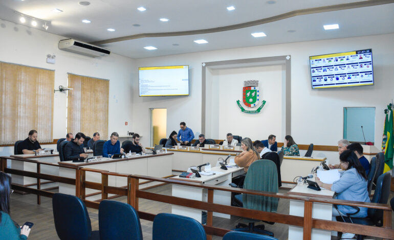 Vereadores autorizam contratação emergencial de atendentes de farmácia e ampliação do Refis Municipal