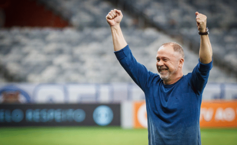 Grêmio anuncia contratação de Mano Menezes