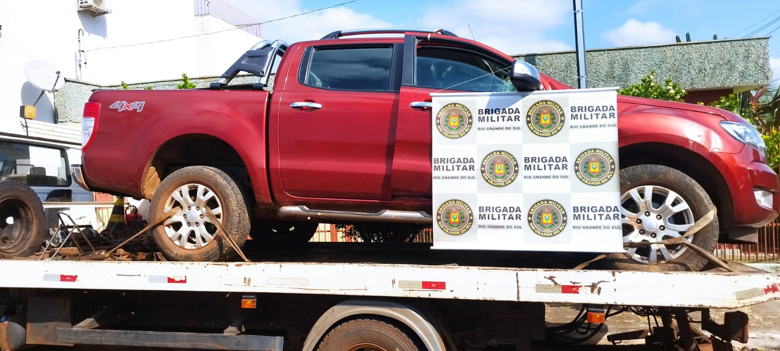 BM efetua prisão de dois homens por roubo à propriedade rural