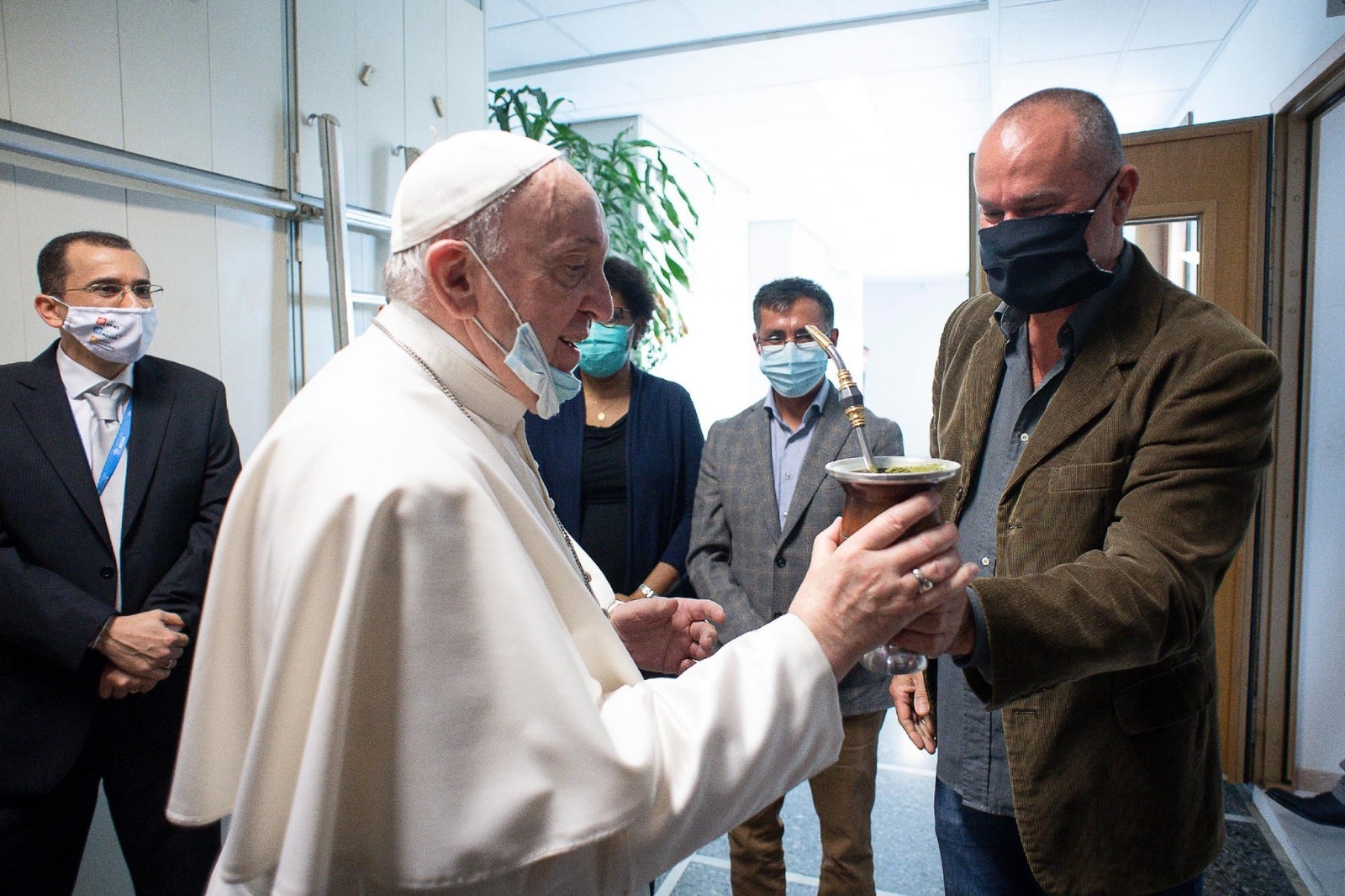 Jornalista gaúcho que trabalha no Vaticano falou sobre morte do Papa no Roda Viva