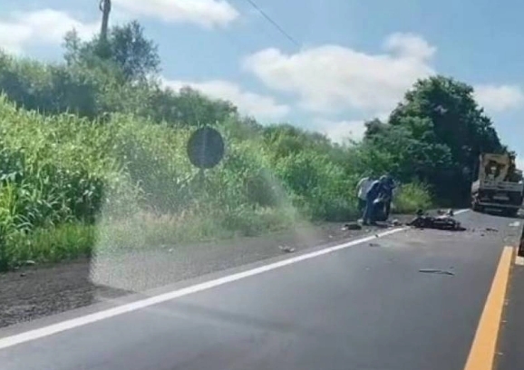 Colisão entre moto e carreta deixa um morto na BR-472 em Santo Cristo