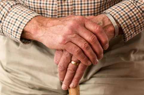 Brasil pode ter mais de 1 milhão de pessoas com Parkinson em 2060, aponta estudo