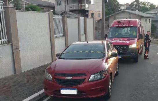 Criança de 3 anos morre após ser esquecida por cerca de 10 horas dentro de carro em SC
