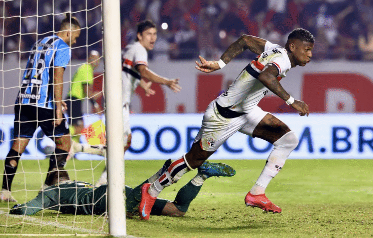 Grêmio leva virada do São Paulo e volta ao Z4