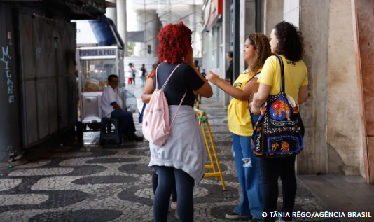 Nascidos em maio e junho recebem hoje parcela do Pé-de-Meia
