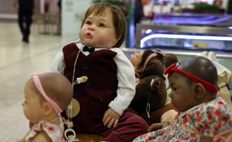 Bebê reborn: realidade paralela e a sociedade do espetáculo