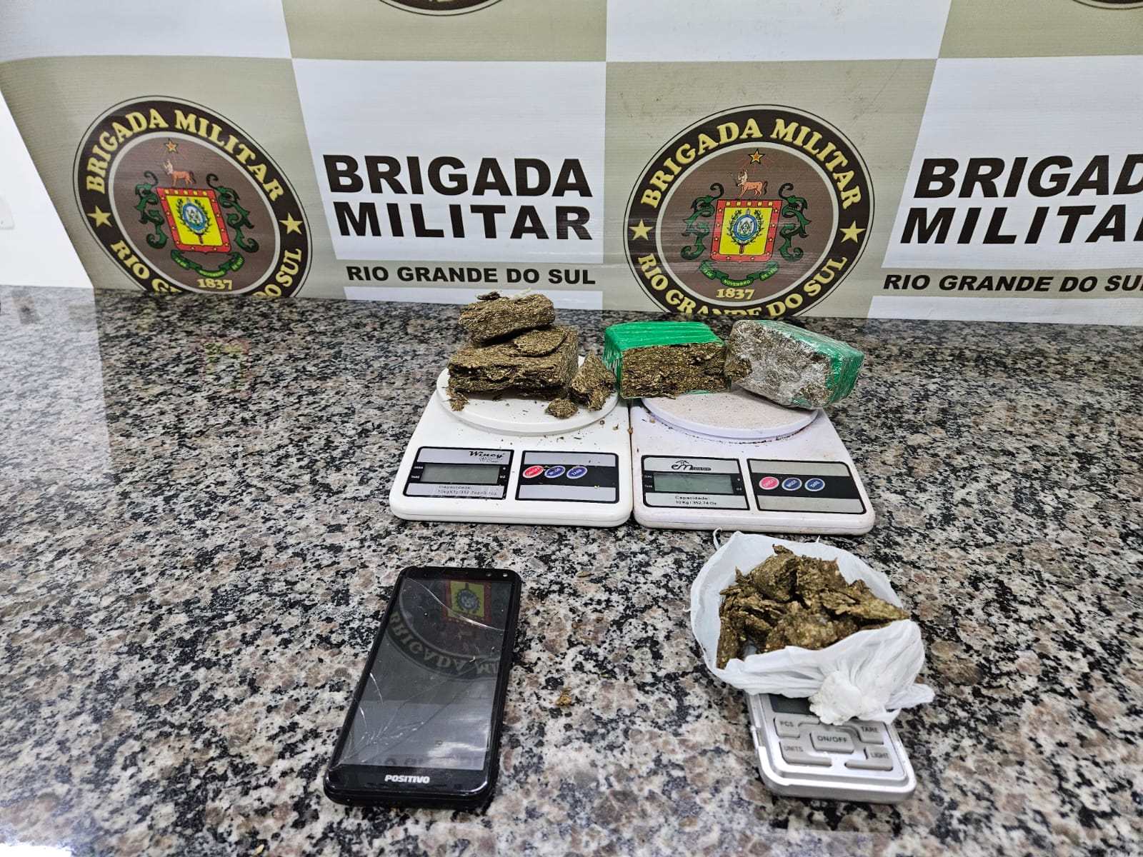 Brigada Militar realiza prisão de mulher por tráfico de drogas em Santo Ângelo