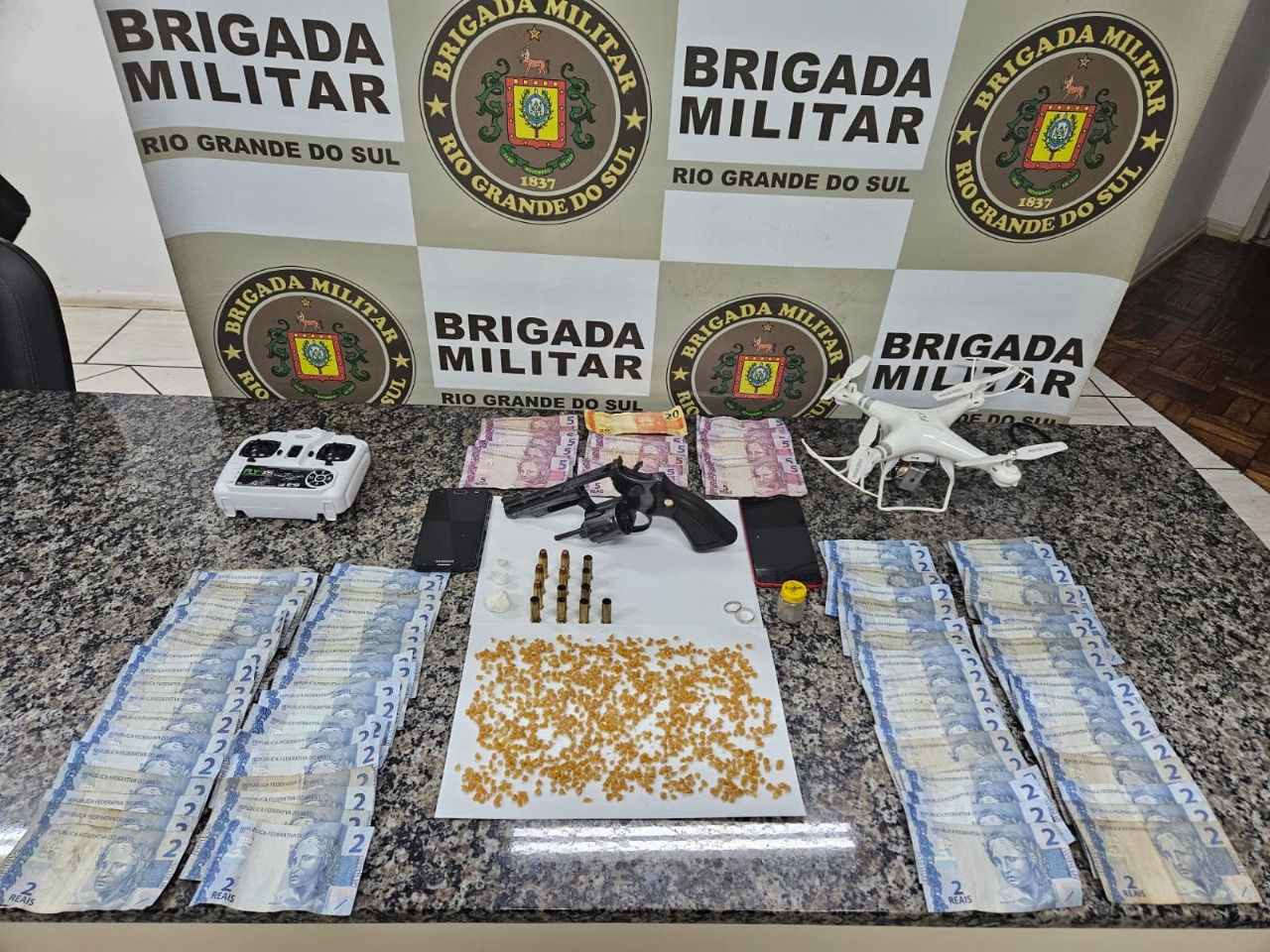 BM realiza prisão de foragido por tráfico de drogas e porte ilegal de arma de fogo