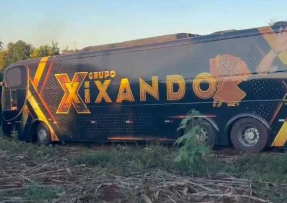 Ônibus do Grupo Xixando tem pane mecânica e se desgoverna