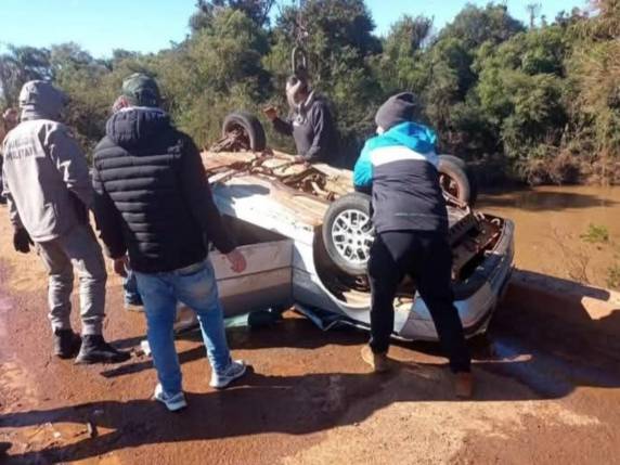 Dois homens morrem em acidente após carro cair de ponte em Espumoso