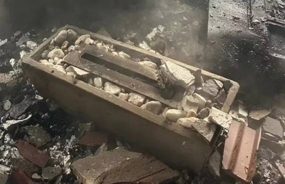 Explosão em lareira ecológica causa incêndio em residência em Taquara