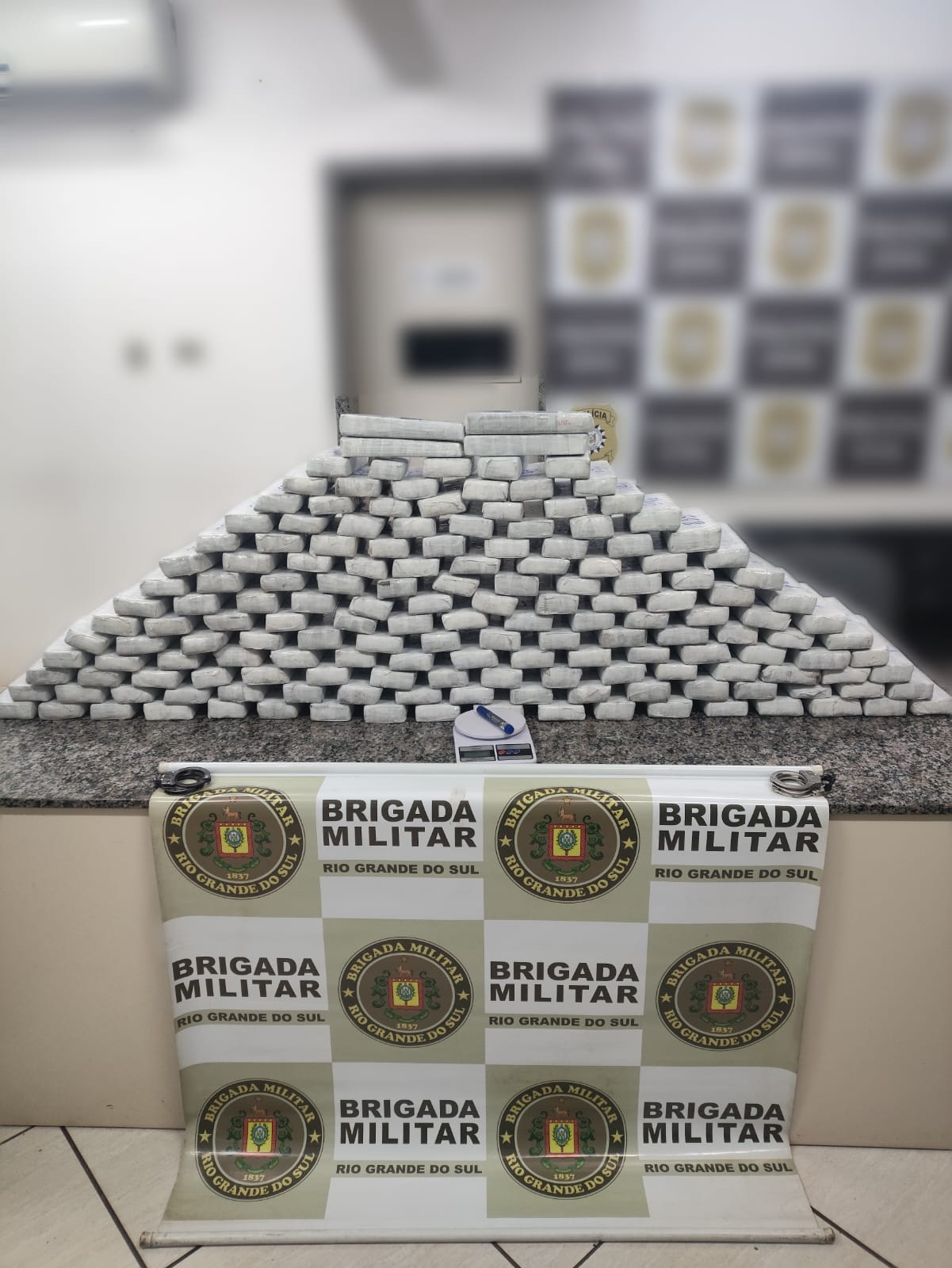 Mulher é presa com mais de 129 kg de maconha, em Santo Ângelo