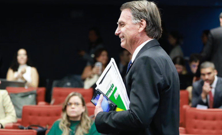 Julgamento de Bolsonaro e outros 7 réus por tentativa de golpe deve acontecer até outubro