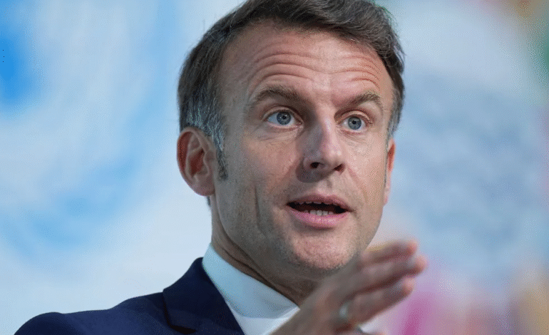 Presidente da França defende proibição de redes sociais para menores de 15 anos