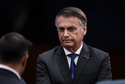 Bolsonaro passa mal, cancela agenda em Goiás e retorna para Brasília